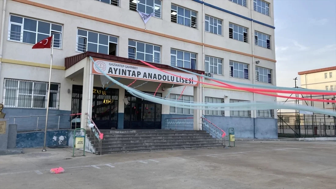 gaziantep te lise mezuniyet toreninde balon p 17358398 amp e1716533466987